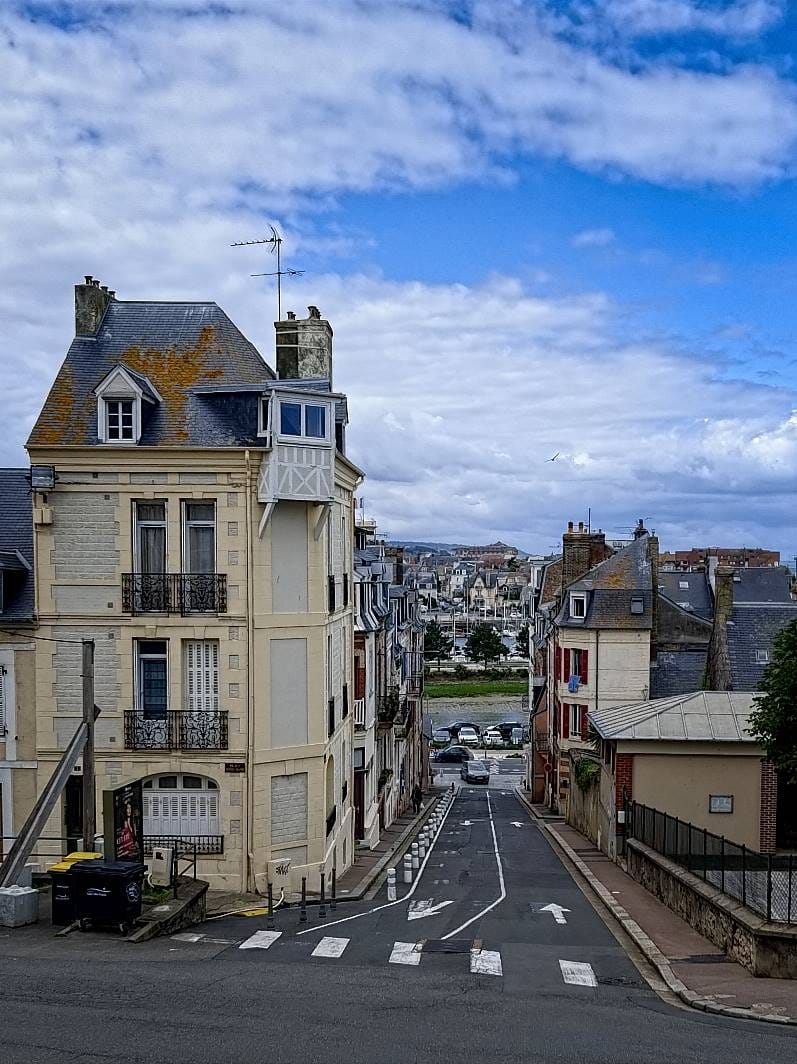 Deauville^4