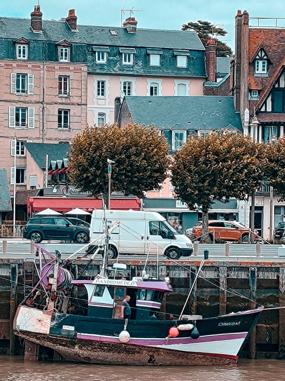 Deauville^4