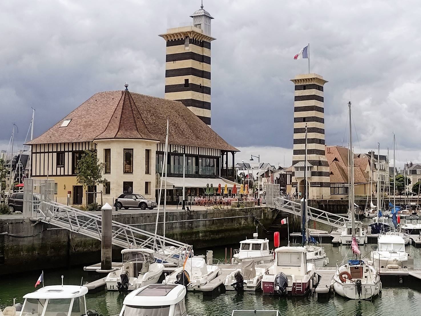 Deauville^4
