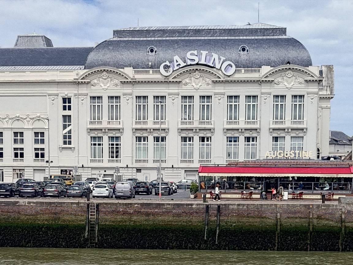 Deauville^4