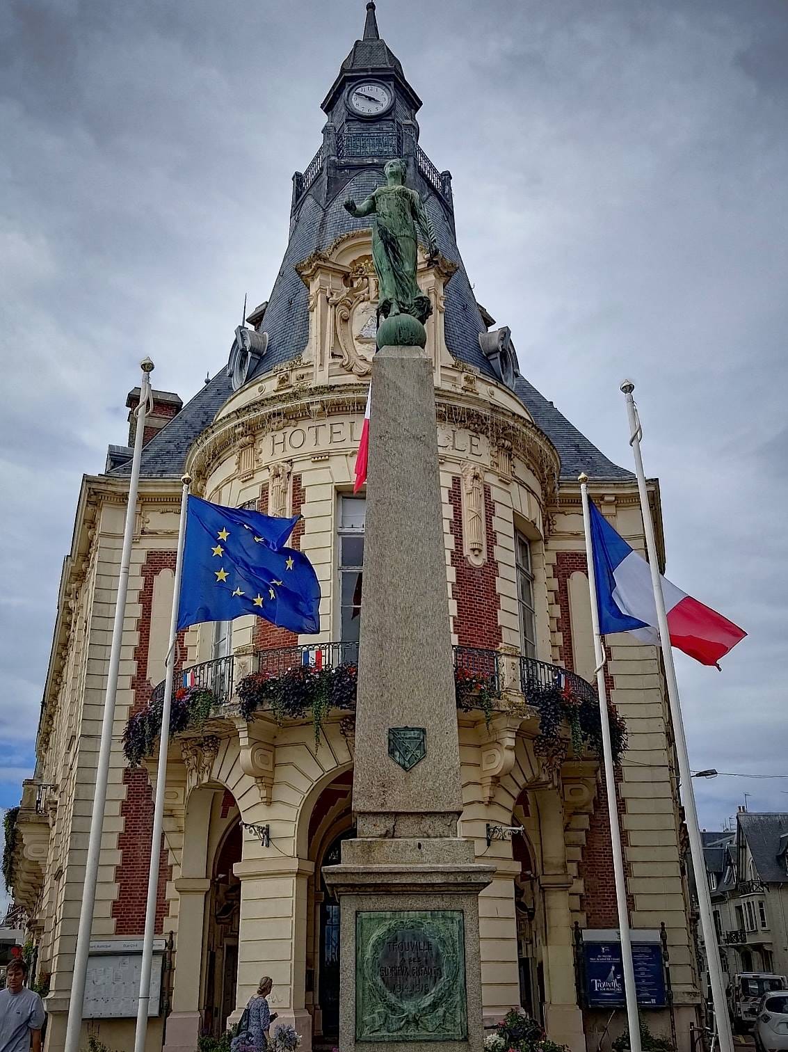 Deauville^4