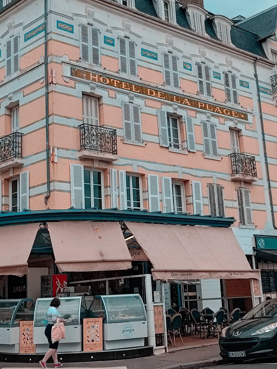 Deauville^4