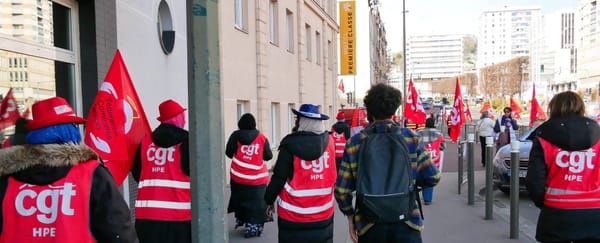 grève féministe à l'hôtel Première Classe de Suresnes