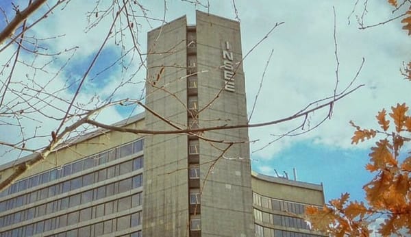 une décennie de clichés de la tour INSEE avant sa démolition
